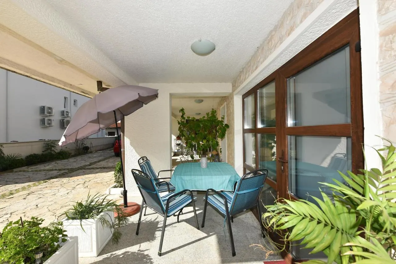 Lovely Apartment In The Groundfloor Zadar Chorwacja