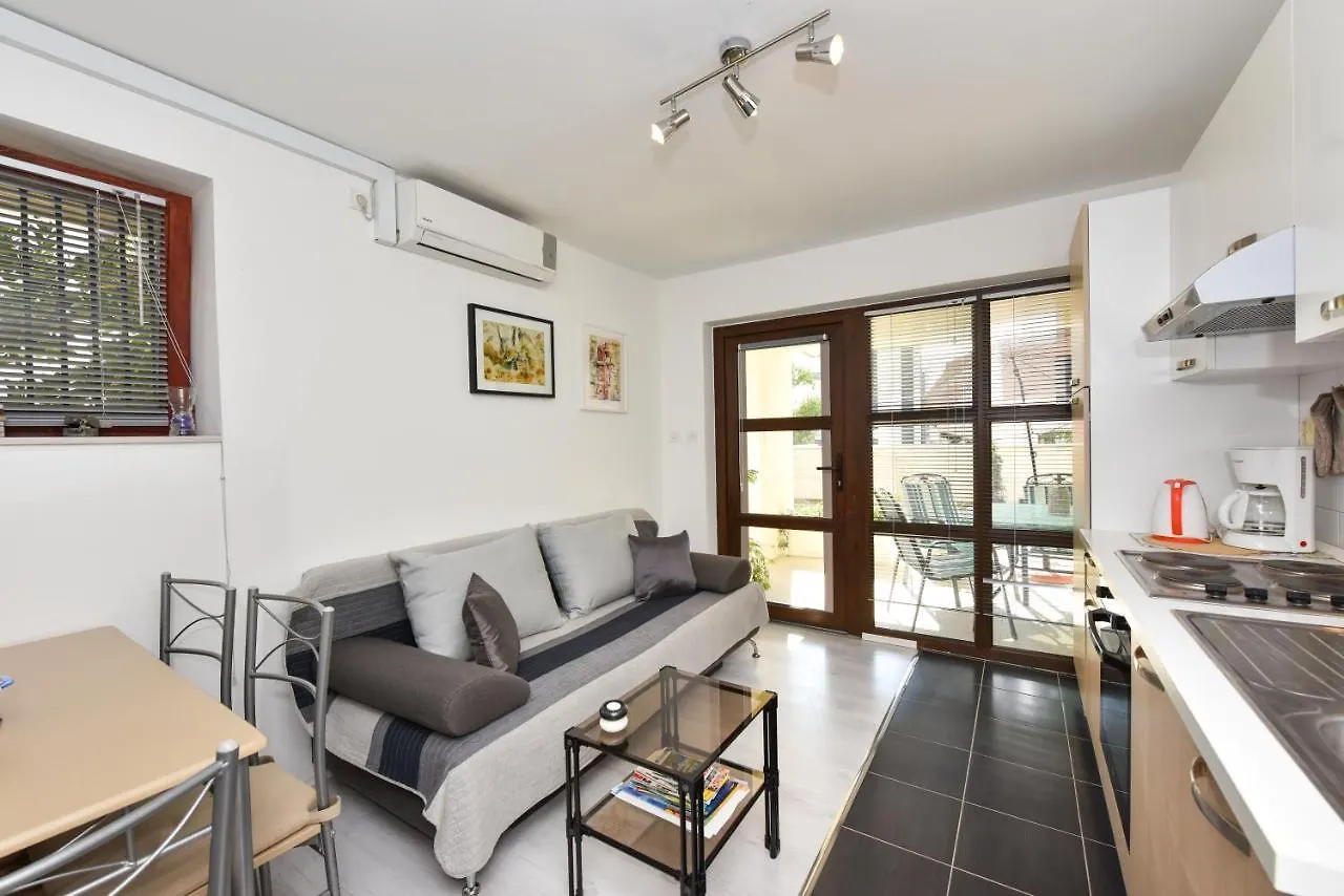 Lovely Apartment In The Groundfloor Zadar Chorwacja